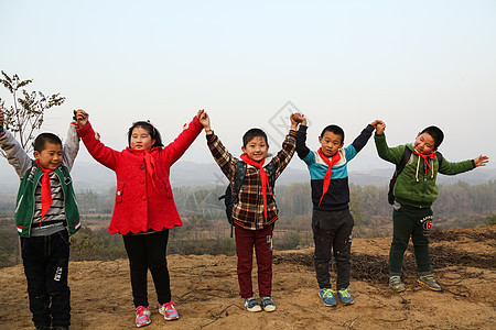 友谊信心红领巾欢乐的乡村小学生图片