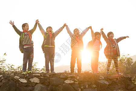 红领巾待遇快乐欢乐的乡村小学生图片