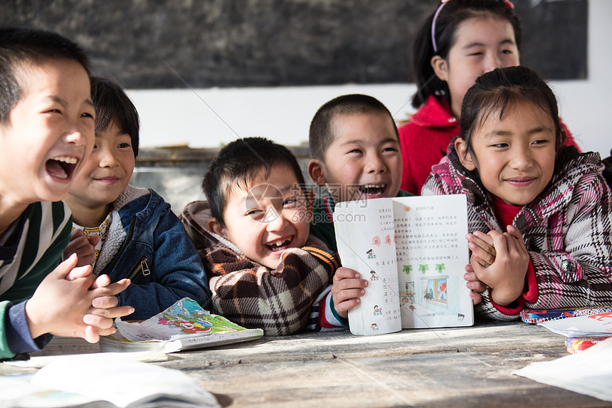 亚洲人贡献信心乡村小学里的小学生图片