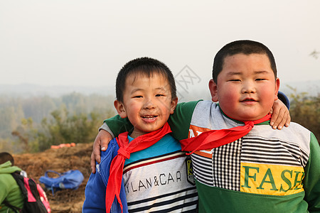 在校生天真欢乐的乡村小学生图片