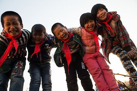 渴望女孩知识欢乐的乡村小学生图片