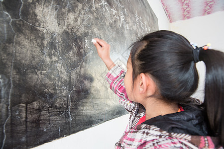 信心逆境童年乡村小学里的小学女生图片