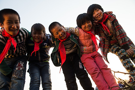 梦想教育欢乐的乡村小学生图片