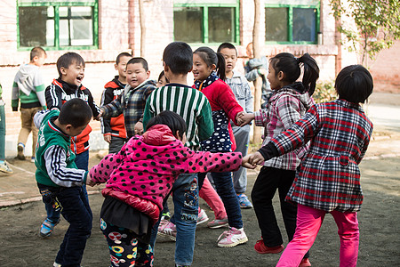 玩耍男生友谊乡村小学生在学校图片