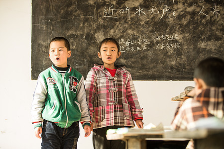 幸福智慧希望乡村小学里的小学生图片