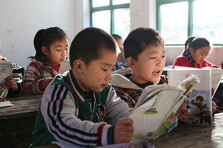 在校生人仅儿童乡村小学里的小学生图片