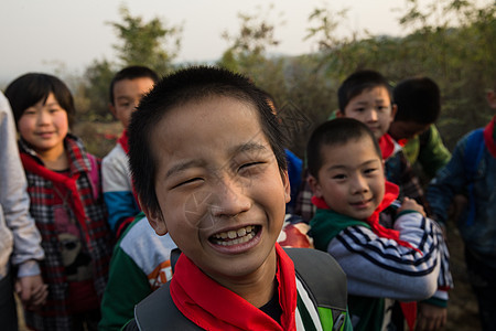 享乐希望风景欢乐的乡村小学生图片