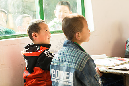 在校生男生文具乡村小学里的小学生图片