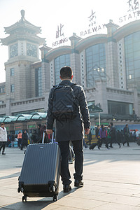 广场运动模糊旅行的人青年男人在火车站图片