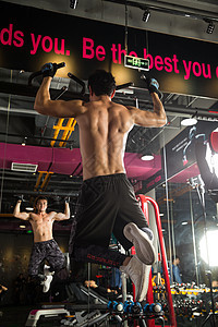 健美身材东方人北京青年男人在健身房里健身图片