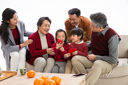 亚洲老年夫妇男人幸福家庭过新年图片