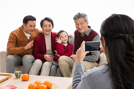 20多岁中年男人65到69岁幸福家庭图片