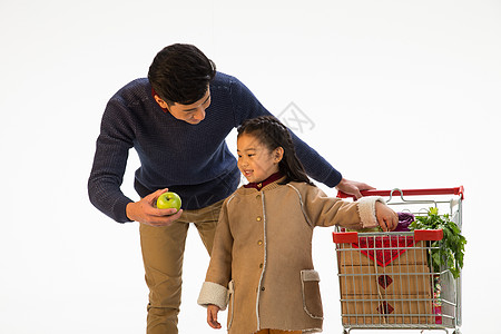 过圣诞节的快乐儿童父亲和女儿购物背景