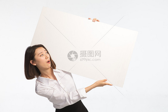 满意衬衫仅女人商务青年女人和白板图片