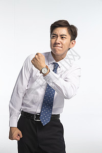 表现消极影棚拍摄情绪压力戴着腕表的商务青年男人图片