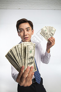 渴望东亚储蓄商务青年男人拿着美元图片