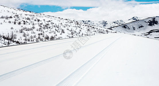 旅游合成自然美前进的道路高速公路被雪覆盖的公路背景