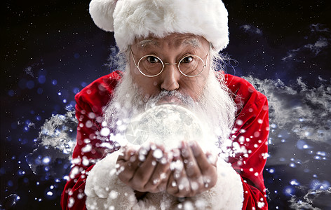开心魔法球穿着圣诞服的老年人变魔法背景