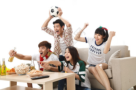 麦肯尼：我们表现有所进步但遗憾没拿到3分 新教练带来了新思路