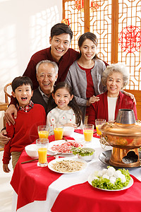 春节饮食祖父食品儿童幸福家庭过年吃团圆饭背景