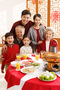 祖父食品儿童幸福家庭过年吃团圆饭图片