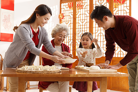 和谐三代同堂25岁到29岁幸福家庭过年包饺子图片