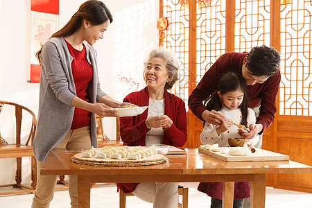 冬至祝福成年人联系女儿幸福家庭过年包饺子背景