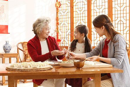 休闲装文化联系幸福家庭过年包饺子图片