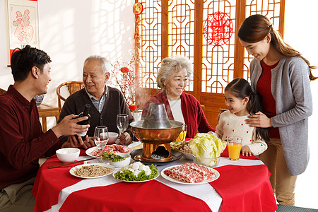 羊肉火锅文化女儿温馨家园幸福家庭过年吃团圆饭背景
