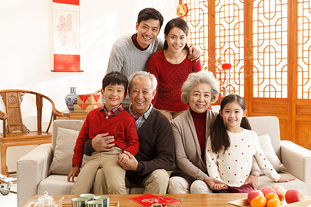 新年剪纸东亚休闲装彩色图片幸福家庭过新年背景