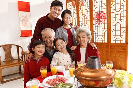祖父母全家福愉悦幸福家庭过年吃团圆饭图片