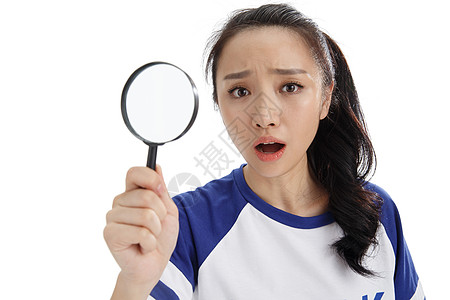 美女眼睛水平构图仅一个人亚洲年轻女孩拿着放大镜背景