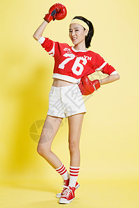 亚洲酷青年女人戴着拳击手套图片