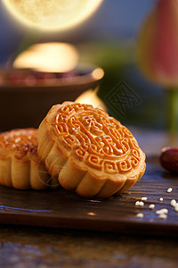 中国传统节日中秋节吃月饼图片