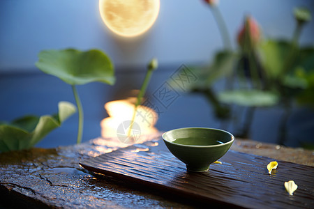 中秋节茶具月色下的茶杯图片