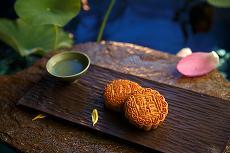 茶杯花瓣月饼图片