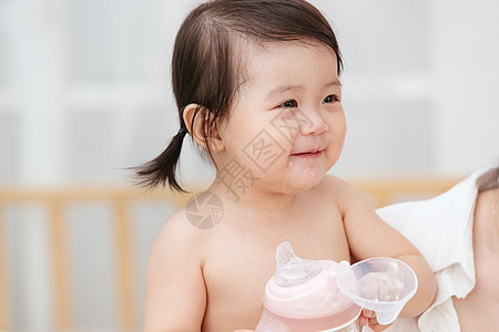 吃儿童天真可爱宝宝喝奶图片