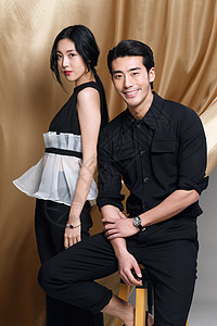 青年男人亚洲注视镜头时尚青年情侣图片