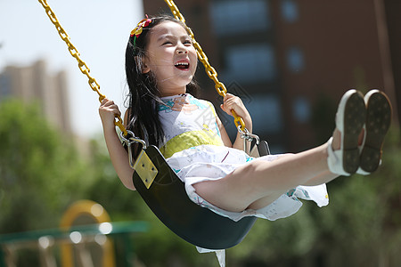 健康生活方式东方人儿童小女孩在户外玩耍图片