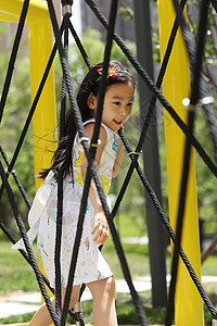 发饰人亚洲人快乐儿童在户外玩耍图片