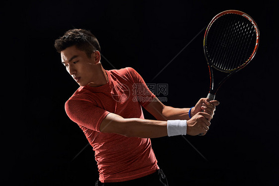 运动员打网球图片