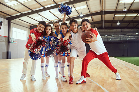 篮球运动赛青年男女在篮球馆背景