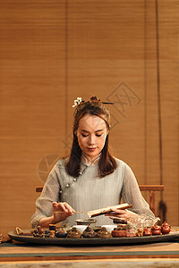 传统茶文化女人展示茶艺图片