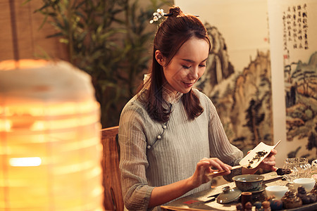 禅宗青年女人展示茶艺图片