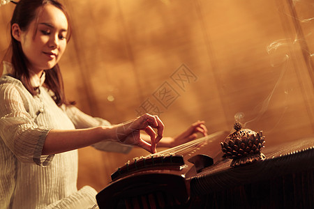 古典禅宗女人弹七弦琴图片