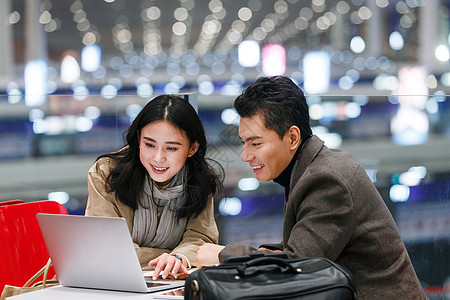 机场女人航空业商务男女在候机大厅图片