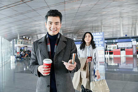 能力青年女人商务旅行商务男女在机场图片