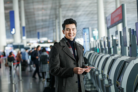青年人安检户内商务男士在机场图片