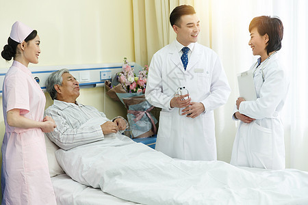 医药职业权威中年女人医务工作者和患者在病房里图片