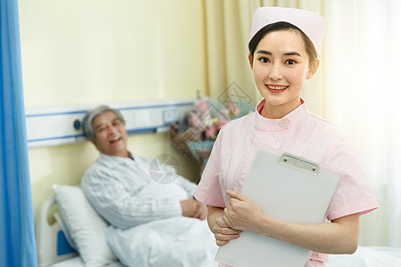 安慰两个人东方人护士和患者在病房里图片